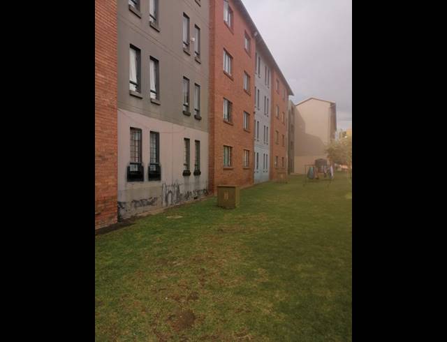 2 BEDROOM TOWNHOUSE FOR SALE IN FLEURHOF